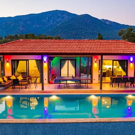 Βίλα Oreo - 3 Bedroom Holiday With Jaccuzi In Yesiluezuemlue *